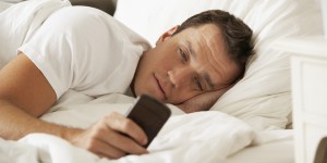 es-malo-dormir-con-el-movil-encendido1