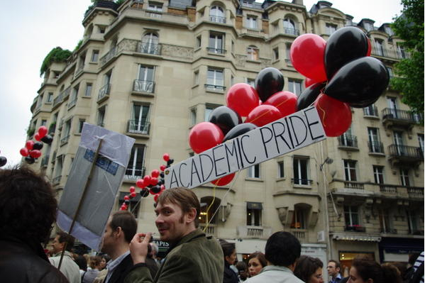La Manifestación por el orgullo académico de Paris salió desde la Maison des Sciences de l'Homme en el Boulevard Raspail