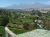 valle-en-e-desierto-de-arequipa-con-volcan-al-fondo