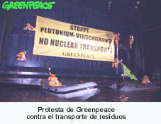 Protesta de Greenpeace contra el transporte de residuos