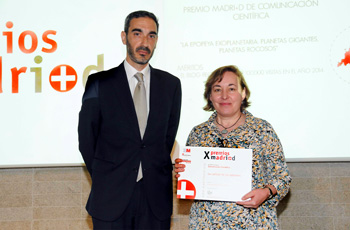 M Victoria Guardado recogi, en nombre de M. ngel Jimnez Clavero, el accsit <em>ex aequo</em> al Premio madri+d de Comunicacin