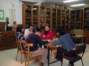 Actividad docente dentro de la sala del Museo