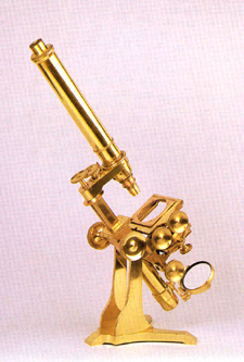 Microscopio compuesto, fabricado por Ross, siglo XIX