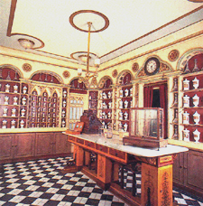 Farmacia madrileña anteriormente ubicada en el nº6 de Plaza Santo Domingo, siglo XIX
