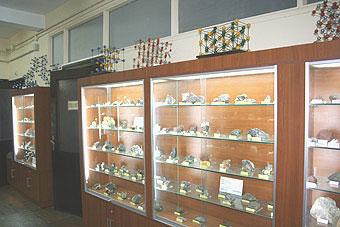 Vista general de la colección mineralógica