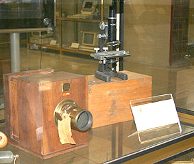 Microscopio y cámara fotográfica