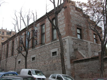 Vista actual de la Real Fábrica de Tapices desde la calle Julián Gayarre