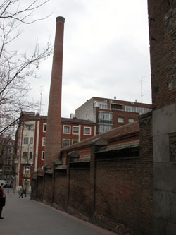 Vista actual de la chimenea de la Real Fábrica de Tapices