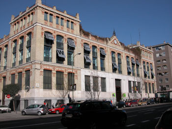 Antigua sucursal de Caja de Ahorros y Monte de Piedad de Madrid, hoy La Casa Encendida