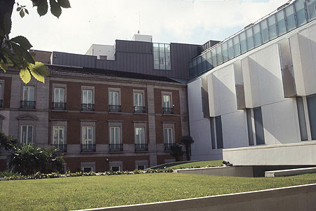Ampliacin del Museo Thyssen Bornemisza, junto a la fachada del Palacio de Villahermosa
