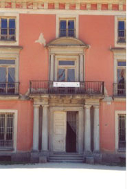 Portada principal del palacio