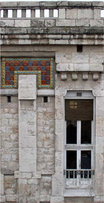 Comparacin entre el estado de las fachadas y del muro perimetral antes y despus de su reciente restauracin (2006 -2008).