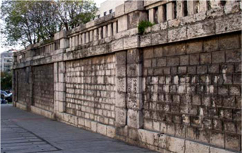 Comparacin entre el estado de las fachadas y del muro perimetral antes y despus de su reciente restauracin (2006 -2008).