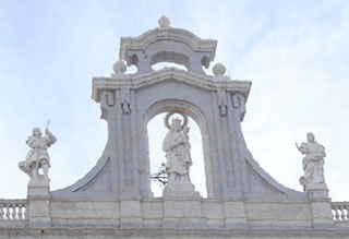 Detalle de la Fachada Norte con imagen de Nuestra Seora de la Almudena