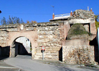 Parada3. Puerta de la villa.
