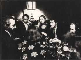 Caballero Bonald en la tertulia de Bocaccio, con Ángel González, García Hortelano, Pepa Ramis y Antonio Gala (Desconocido, 1965)