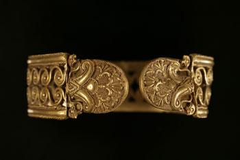 Brazalete del Tesoro de la Aliseda. Aliseda (Cceres). Oro. Orientalizante, siglo VII aC.