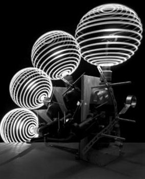 Caleb Charland. Four spheres with compass, Penlight and Drill (cuatro esferas con brjula, bolgrafo - linterna y taladro ), 2007. Demostrations (Demostraciones),2005 - 2008