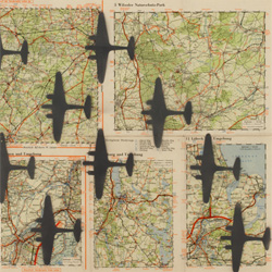 Lothar Baumgarthen. Mapa con aviones, 1968. Cortesa del artista y Marian Goodman Gallery, Nueva York y Pars