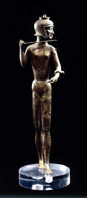 Estatuilla de guerrero. Brolio (Arezzo), depsito votivo. 560-550 a.C. Bronce fundido Alt. 36,2 cm. Florncia, Museo Archeologico Nazionale. ALBUM/akg-images