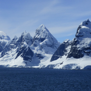 Su misión es investigar un ecosistema marino misterioso que ha estado oculto bajo un iceberg que se desprendió de la barrera de hielo Larsen en julio de 2017. / ArvidO (PIXABAY)