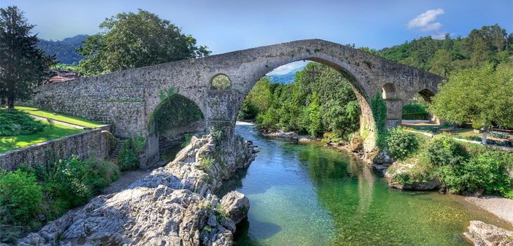 Puente romano de Cangas Onis. / ospanacar (FLICKR)