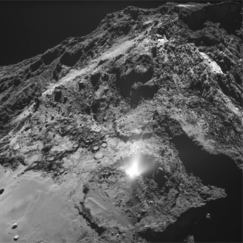 Columna de polvo en el cometa 67P/Churyumov-Gerasimenko. / ESA/Rosetta/MPS for OSIRIS Team MPS/UPD/LAM/IAA/SSO/INTA/UPM/DASP/IDA (ESA)