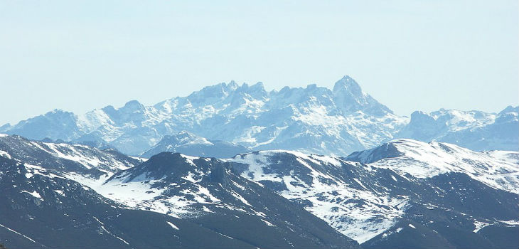 Vista de los Picos de Europa, el tramo central de la cordillera Cantábrica. / Davidfase (WIKIMEDIA)