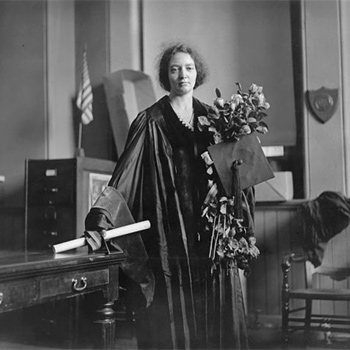 Irène Joliot-Curie (1897-1956), una de las cuatro mujeres galardonadas con el premio Nobel de Química desde 1895. / Acc. 90-105 - Science Service, Records, 1920s-1970s, Smithsonian Institution Archives (WIKIMEDIA)
