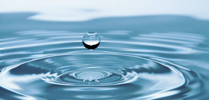 Las propiedades eléctricas del agua cambian en el nanomundo