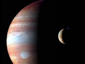 Montaje de imágenes de Júpiter con su luna volcánica Io. / NASA/Johns Hopkins University Applied Physics Laboratory/Southwest Research Institute/Goddard Space Flight Center
