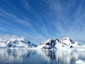 Encuentran formas de vida desconocidas bajo un kilómetro de hielo en la Antártida