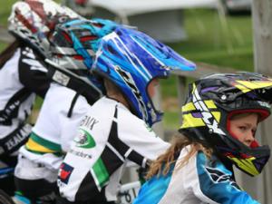 Menores practicando bicycle motocross o bicicrós. / NickWilliamson601 (PIXABAY)