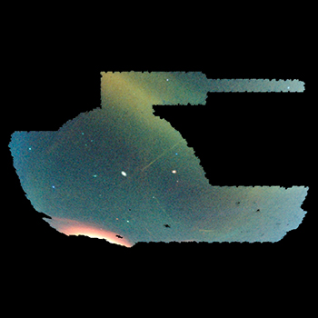 Esta imagen muestra el campo de visión completo de DES - aproximadamente un octavo del cielo - fotografiado por DECam, donde los diferentes colores indican la distancia a la que se encuentran las estrellas (azul corresponde a las estrellas más cercanas, verde a un rango intermedio de distancias y rojo para las más lejanas). Varias corrientes estelares son visibles en la imagen como líneas amarillas, azules o rojas a lo largo del cielo. / Dark Energy Survey Collaboration
