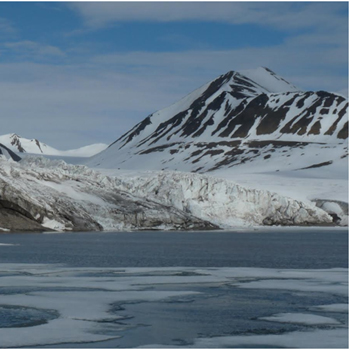 Glaciar de tidewater en la Bahía de Nordfjorden; isla de Spitsbergen, archipiélago de Svalbard. /Sds. (Autor: Raúl Martín Moreno)