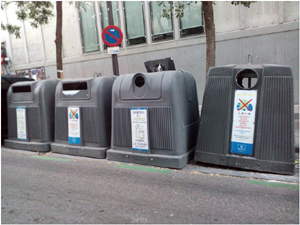 Contenedores para la recogida de distintos tipos de residuos en Madrid. Fuente: UCC-UPM