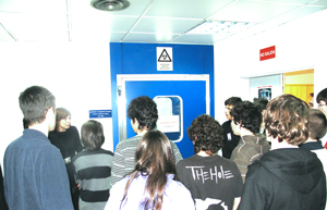 Alumnos de altas capacidades visitan el Centro VISAVET de la UCM