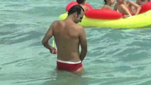 Prohibido-orinar-pis-playa_MDSVID20110726_0036_11