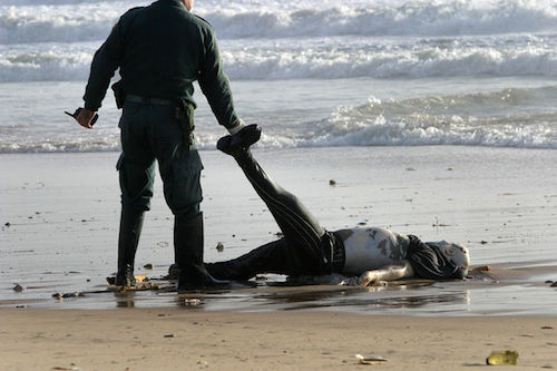 Guardia-Civil-inmigrante-naufragio-Rota_EDIIMA20131024_0711_13