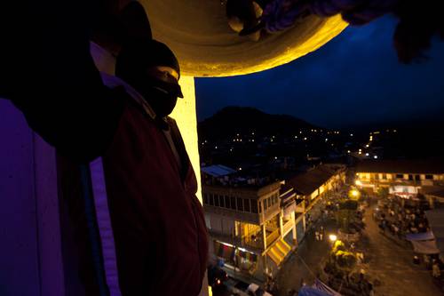 vigilancia-en-las-calles-de-cheran-foto-victor-camacho-para-la-jornada