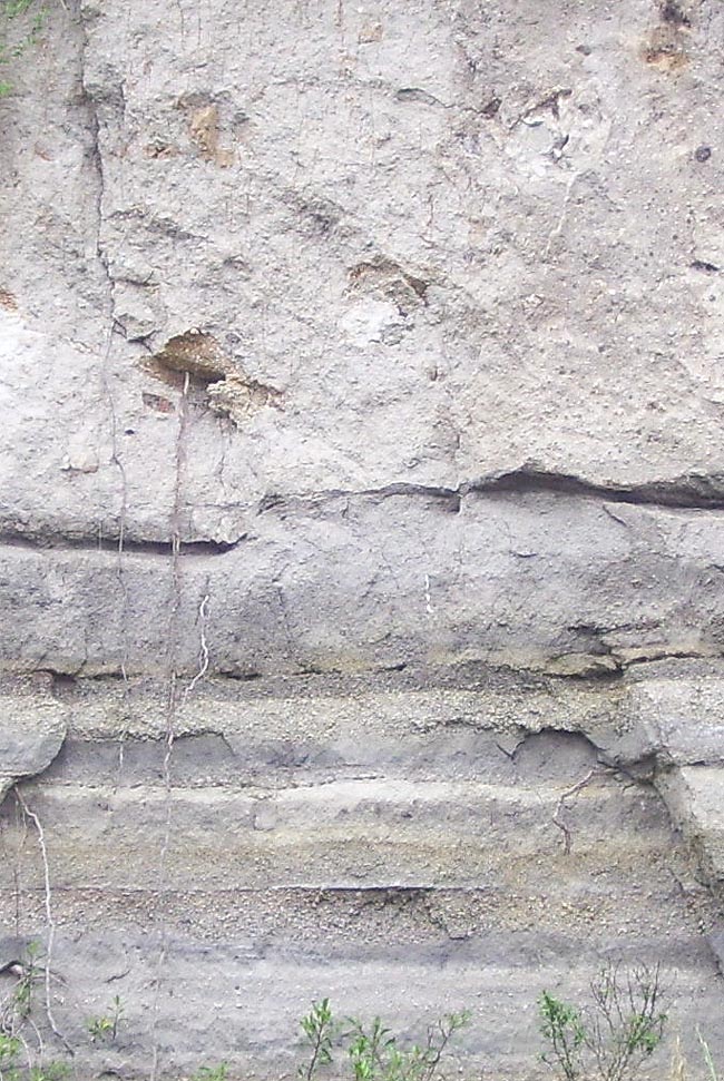 capa-de-cenizas-y-lapilli-que-cubren-un-suelo-subyacente-fuente-nova-geoblog-northern-virginia-community-college