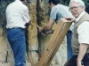 francisco-monturiol-luis-alalaca-y-angel-recogiendo-un-monolito