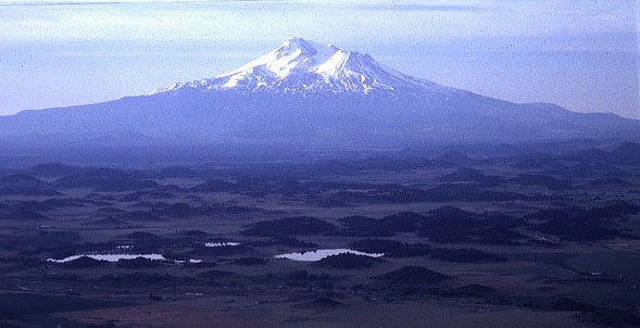 paisaje-volcanico-fuente-volcanic-emporia