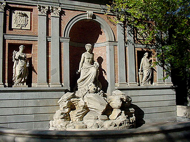 Fuente del Lozoya en el Depsito del Campo e Guardias, fachada de Bravo Murillo