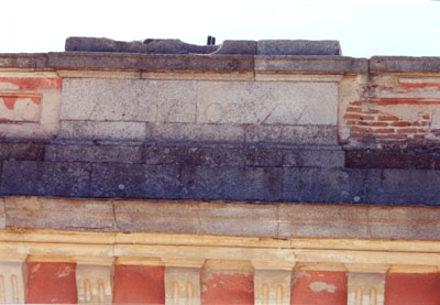 Cartela de granito con la inscripcin de la fecha de terminacin del Palacio (F. Mingarro)