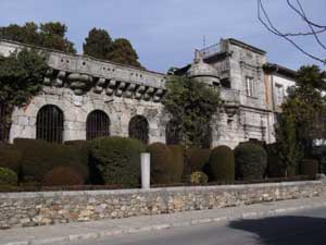Fachada del Palacio de Villena en Cadalso de los Vidrios