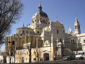 Fachada Este de la Catedral de Santa María La Real de la  Almudena