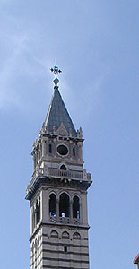 La torre-campanario