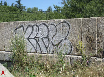 A - Grafitis en las zonas del pretil.