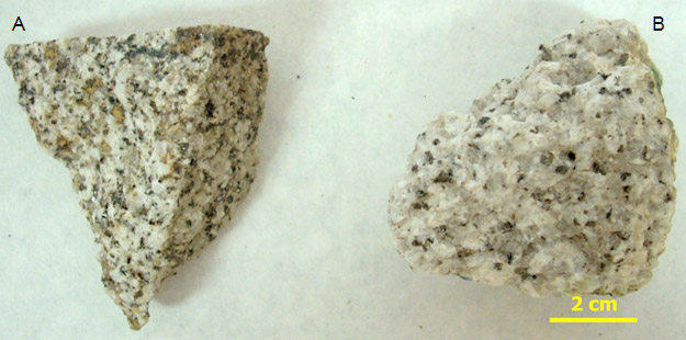Aspecto en muestra de mano de los principales tipos de granitos identificados en la zona (A-Monzogranito biottico de grano medio y B-Leucogranito de grano medio a grueso)
